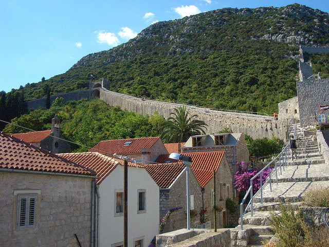 Hırvatistan Gezisi için Alışılmışın Dışında 10 Turistik Mekan Ston Duvarları