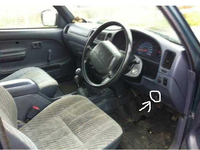 04hilux.jpg