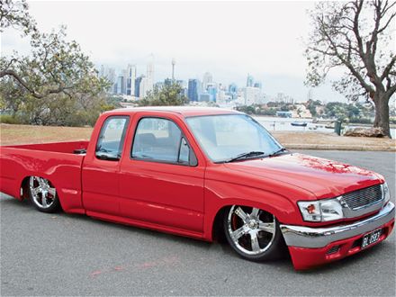 0610mt_02_z+2003_toyota_hilux+front_drivers_side_view.jpg