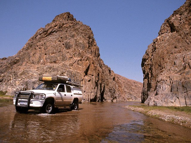 0712_4wd_01_z+african_road_trip+toyota_truck_across_desert_coast.jpg