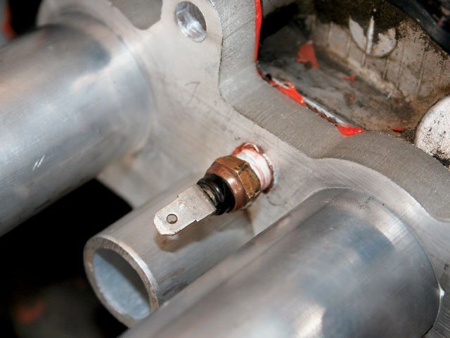 0805_4wd_08_z+1986_suzuki_samurai_project_4x4+intake_manifold.jpg