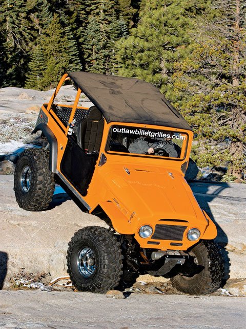 0806_4wd_01_z+1972_toyota_fj40+front_descending_view.jpg