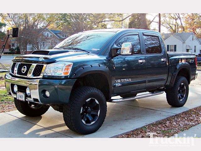 0905tr_05_z+2004_nissan_titan+left_side_angle.jpg