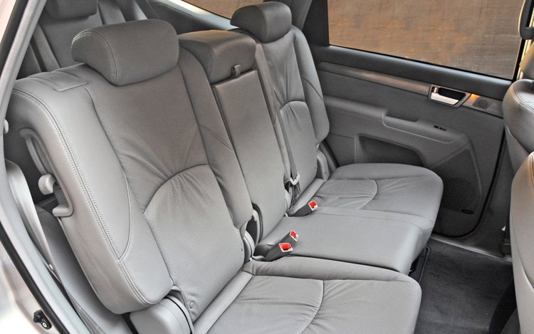 112_0807_15z+2009_kia_borrego+interior_view.jpg