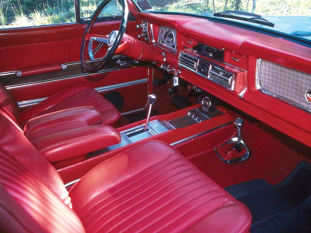 129 0501 12 z1960s jeep grand wagoneerinterior 1