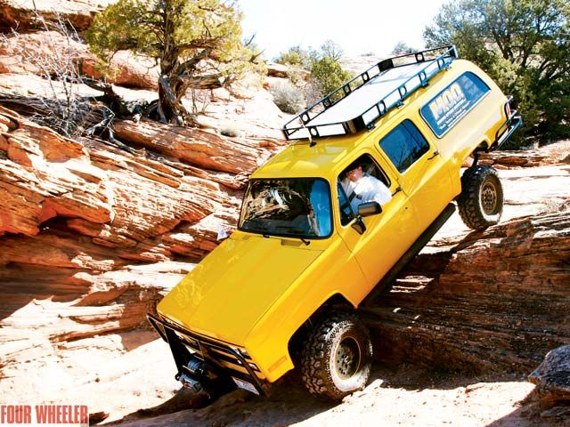 129_0507_09z+1989_chevrolet_suburban_2500+side_view.jpg