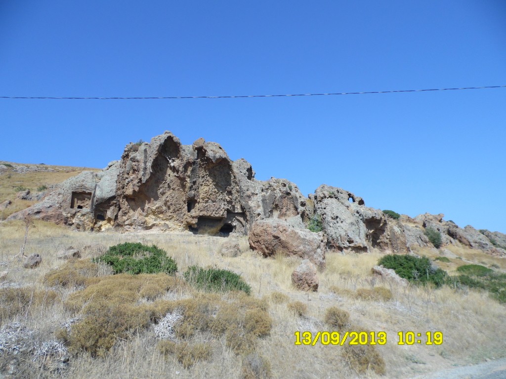 13-09-10-19-Kudur-KayaMezar.JPG