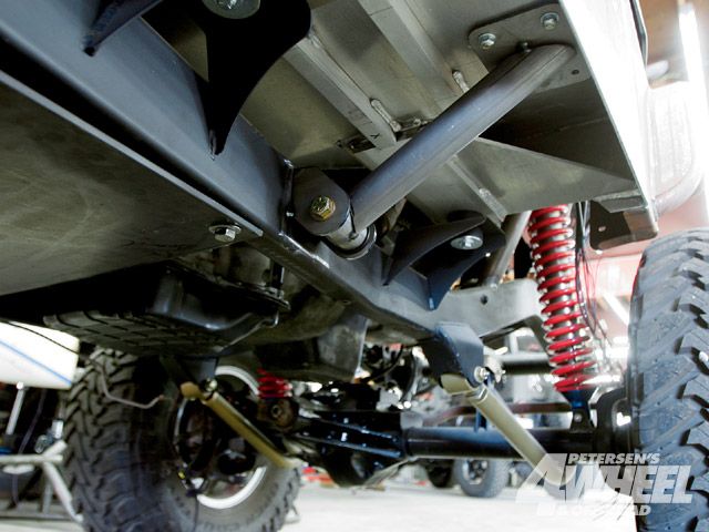 131_0907_07_z+gen_right_jeep_roll_cage+attach_cage_to_frame.jpg