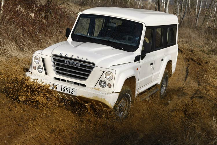 163_0803_35z+iveco_massif+front_view.jpg