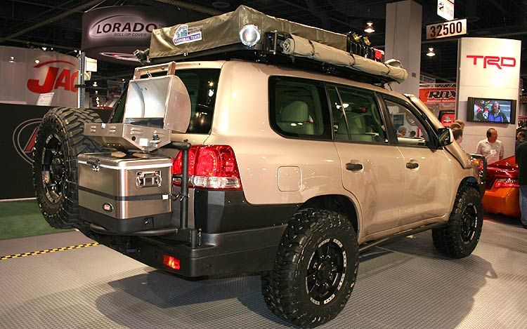 163_2007_sema_04z+2008_toyota_land_cruiser_project_vehicle+rear_view.jpg
