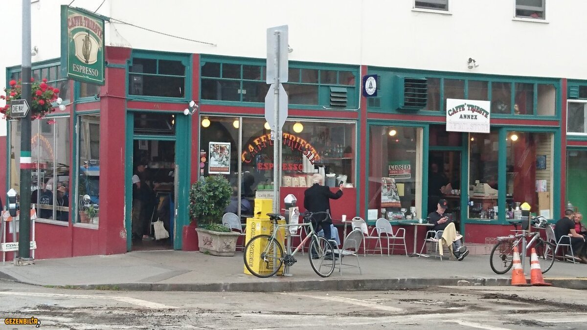 17- Cafe Trieste.JPG