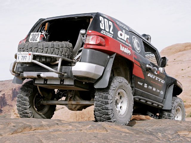 19-0709or_10_z+2007_toyota_fj_cruiser+donahoe_racing_rear_view.jpg