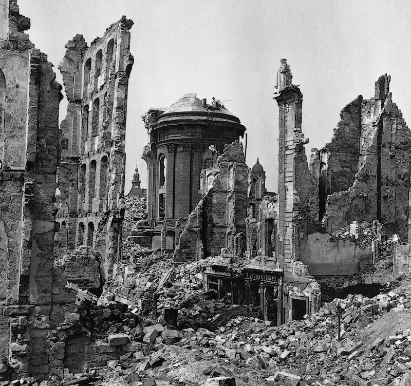 1945_Frauenkirche_RampischeStrasse.jpg
