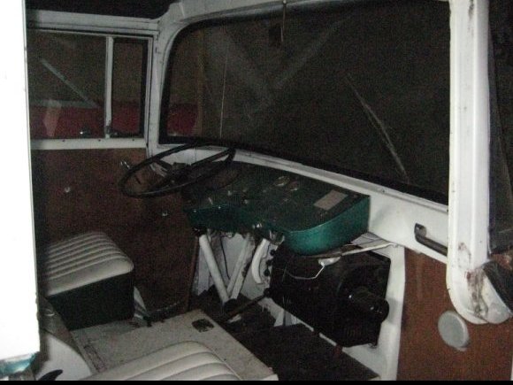 1958_Willys_Jeep_Forward_Control_FC150_Interior_1.jpg