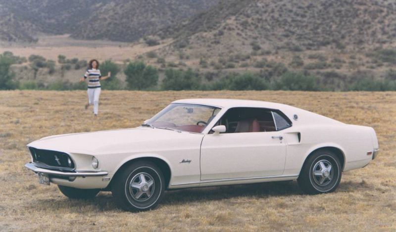 1969-Ford-Mustang-Fastback-White-model-araba-resimleri-duvar-kagidi-kagitlari.jpg