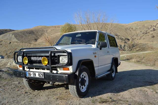 1988 Nissan Patrol.jpg