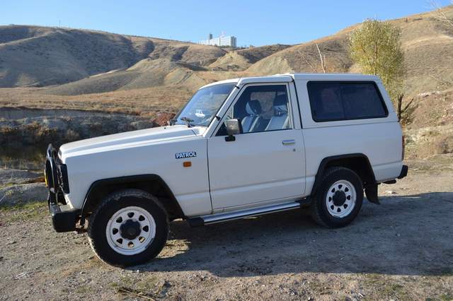 1988 Nissan Patrol1.jpg
