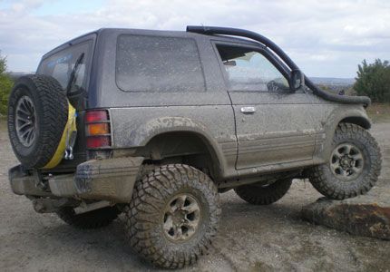 1993_mitsubishi_pajero.jpg
