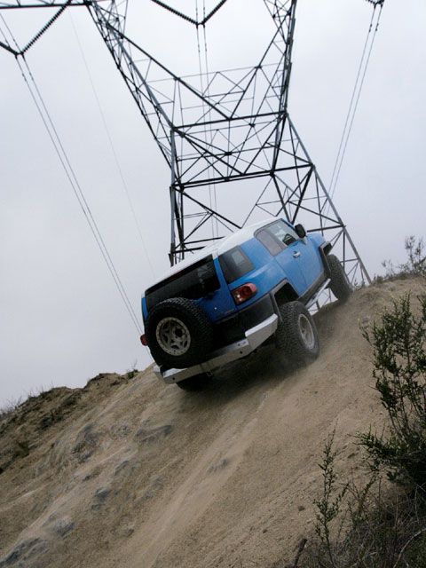 20-0709or_18_z+2007_toyota_fj_cruiser+rear_view_hill_climb.jpg