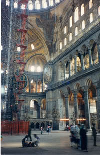 200px-Hagia-Sofia-Int-01s.jpg
