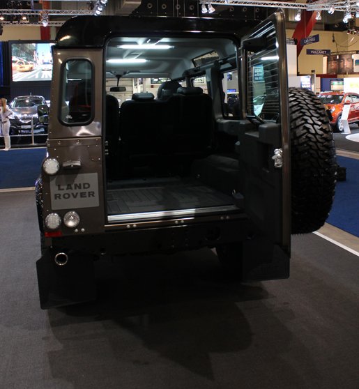 2011-Land-Defender-Xtech-lugage_92.jpg