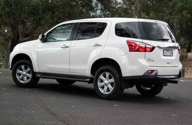 2014 isuzu mu x ls u review 02 0811 m 610x450