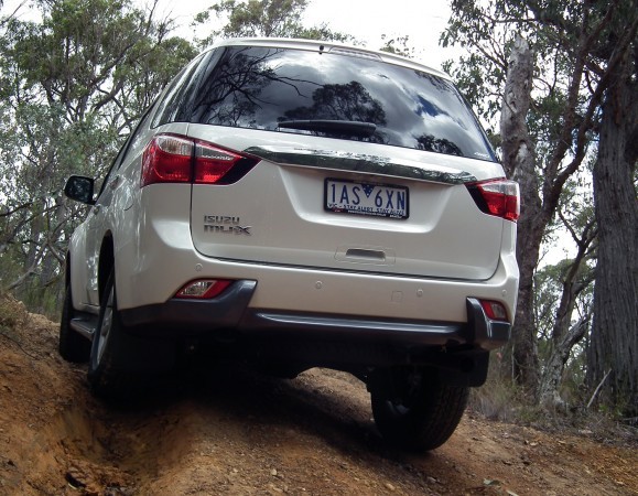 2014_isuzu_mu_x_ls_u_review_15-0811-m-610x450.jpg