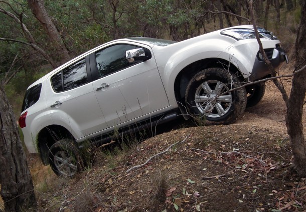 2014_isuzu_mu_x_ls_u_review_18-0811-m-610x450.jpg