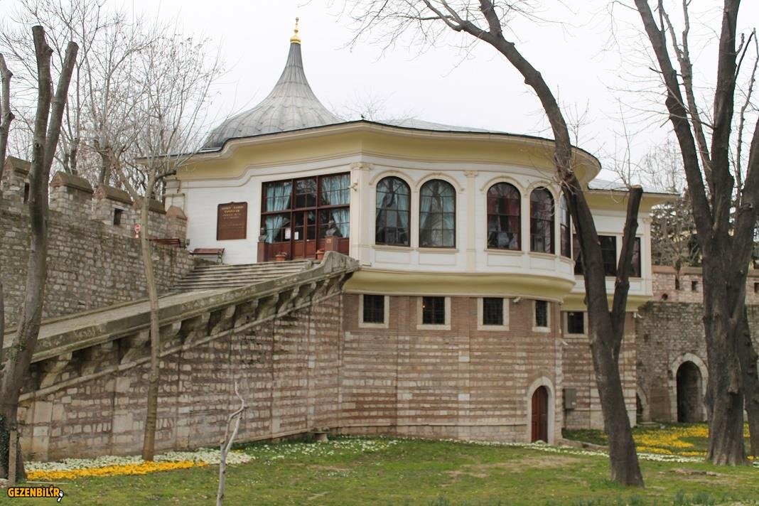 205013,3-ahmet-hamdi-tanpinar-edebiyat-muze-kutuphanesi-1jpg.png.jpg