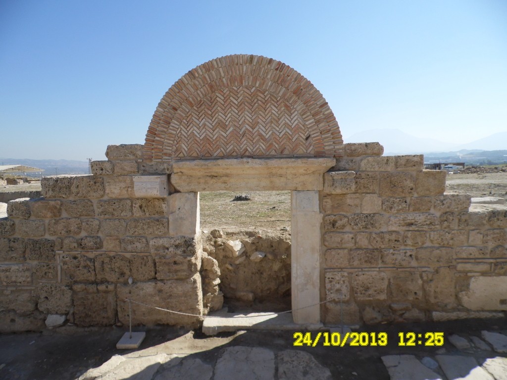 24-10-12-25-laodikeia7.jpg