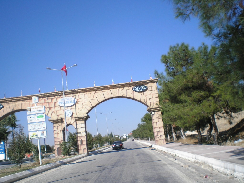 24-10-13-35-PamukkaleGirisTak.JPG