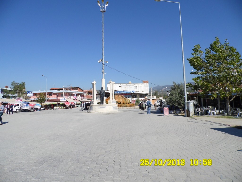 25-10-10-58-DenizliKarahayitMeydan.JPG