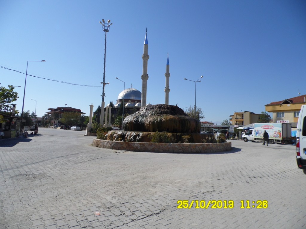 25-10-11-26-DenizliKarahayitMeydan.JPG