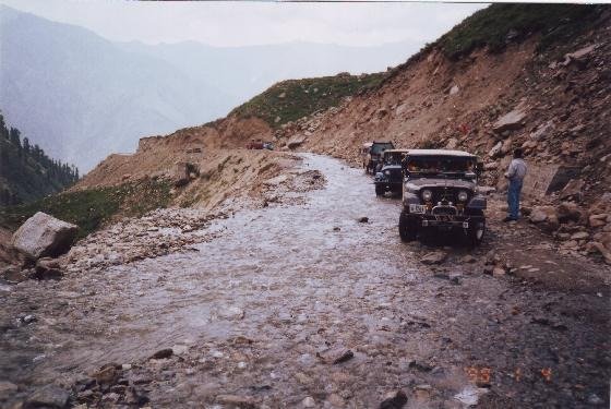 2858662-Jeeps_going_on_a_melting_glacier_from_Naran.jpg