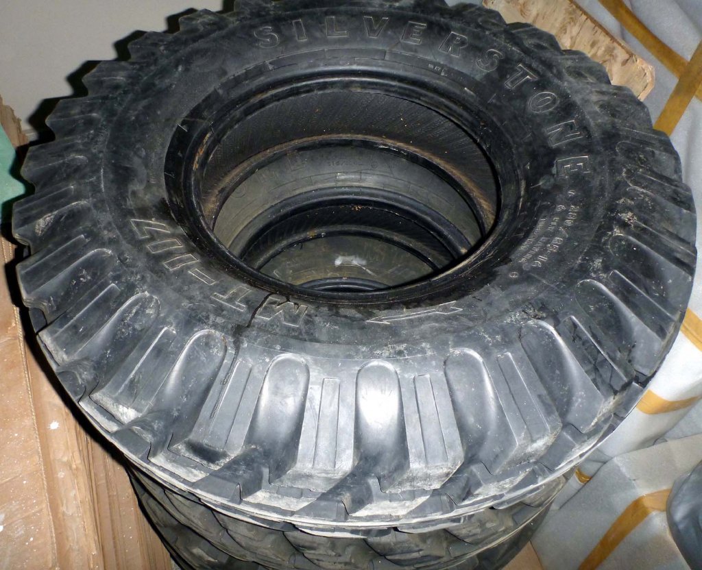 285x85 R16 = 35x11.5 16 Silverstone MT117 R1.jpg