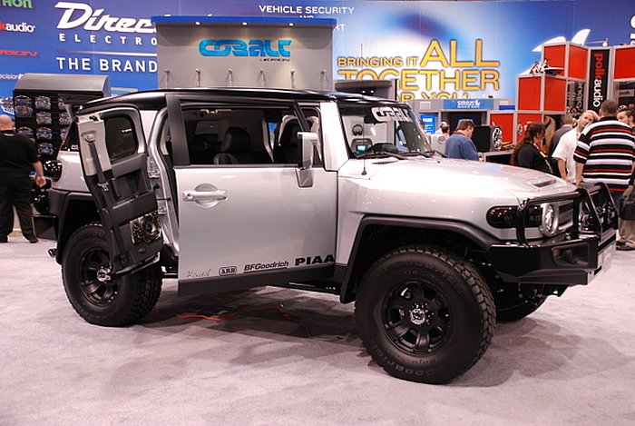 30-revolver_black_fj_cruiser.jpg