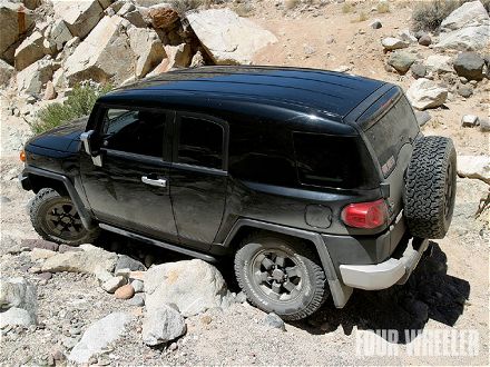 4-129_0902_01_z+2007_toyota_fj_cruiser+aerial_view.jpg