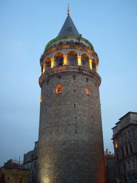 450px-Galata_Tower_by_PiXmaniaK.jpg