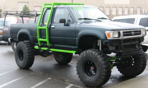 4x4-on-road-in-usa-4x4-toyota-truck.jpg
