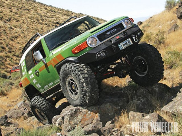 5-129_0904_32_z+2009_top_truck_challengers+2007_toyota_fj_cruiser.jpg