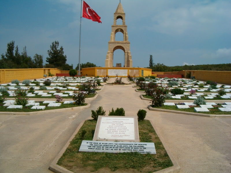 800px-Gelibolu_sehitligi.jpg