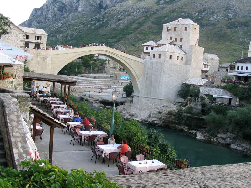 800px-Mostar_-_Stari_Most.jpg