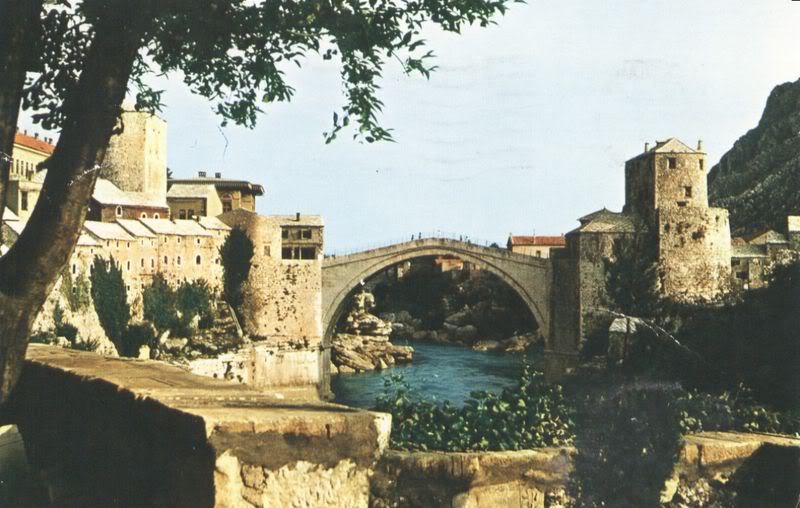 800px-Mostar_old_bridge_in_1965.jpg