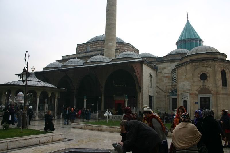 800px-Rumi_tomb.jpg