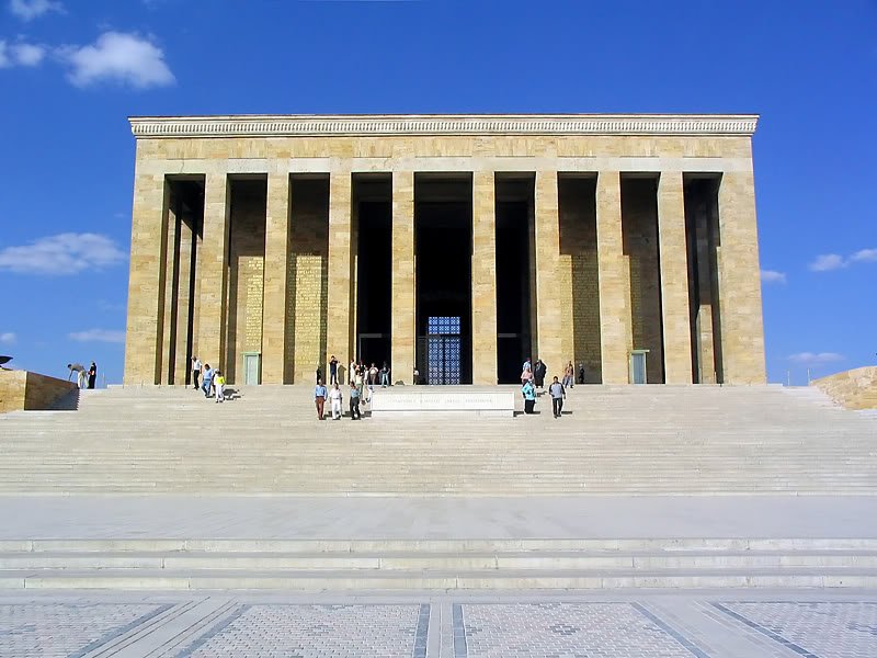 Ataturks_Mausoleum_in_Ankara_tr.jpg