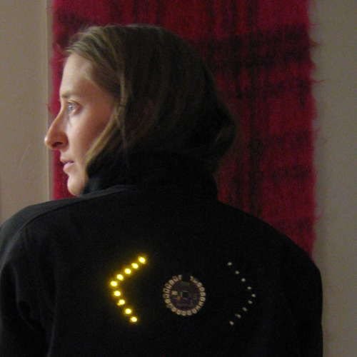 B 0036 turn-signal-biking-jacket.jpg