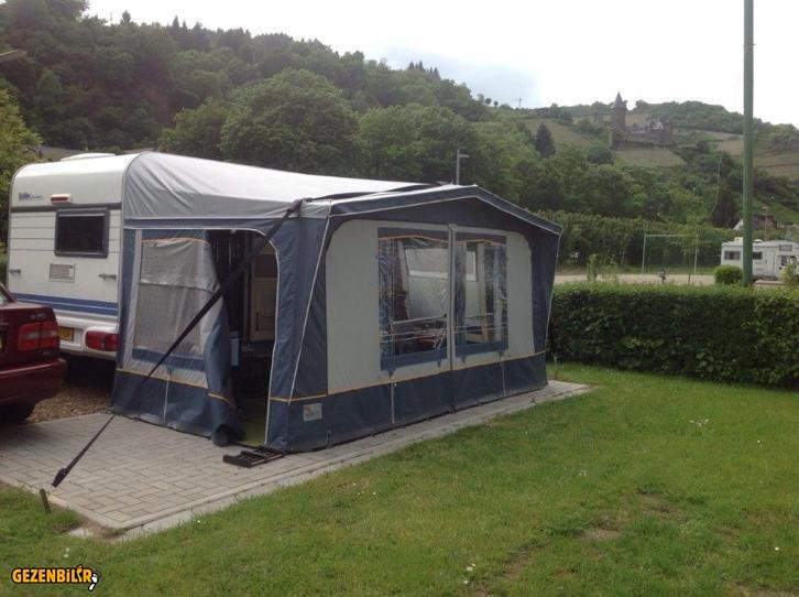 Caravan voortent.JPG