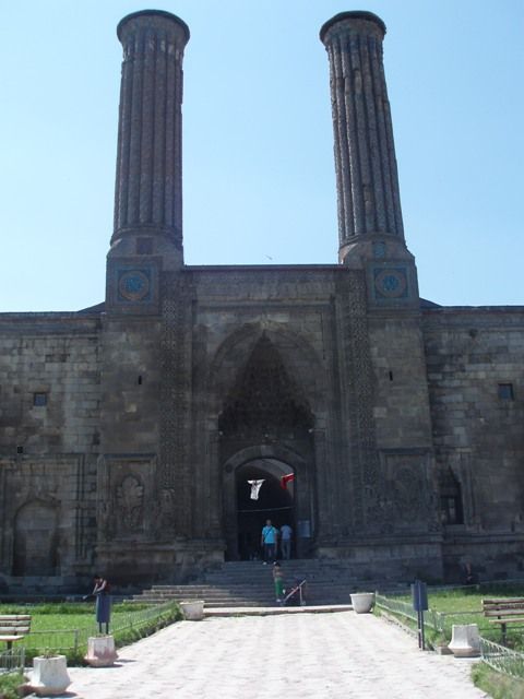 cifteminareli medrese.jpg