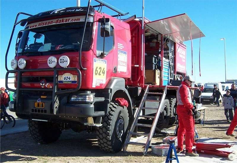D 0087 Team Nissan Camion in the Dakar Rally.jpg