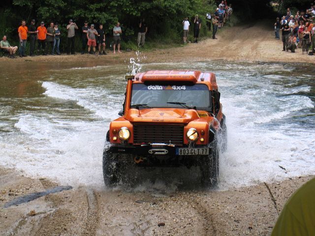 defender_dakar05.jpg